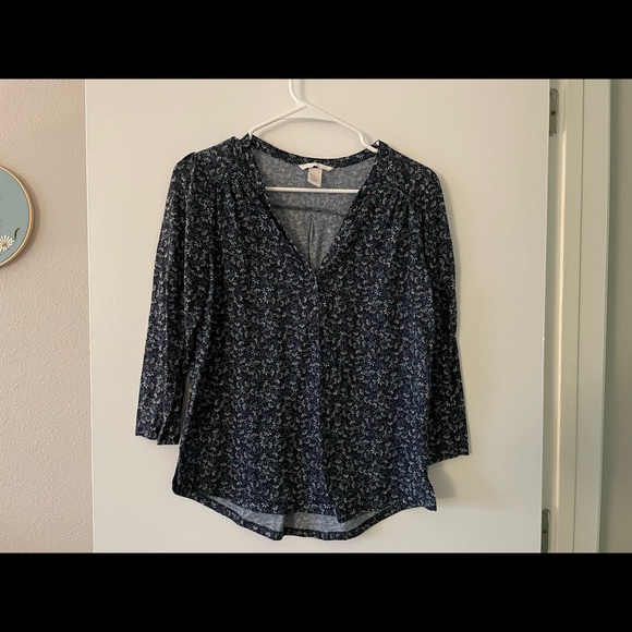 H&M Tops - Two H&M patterned summer-weight women’s shirts